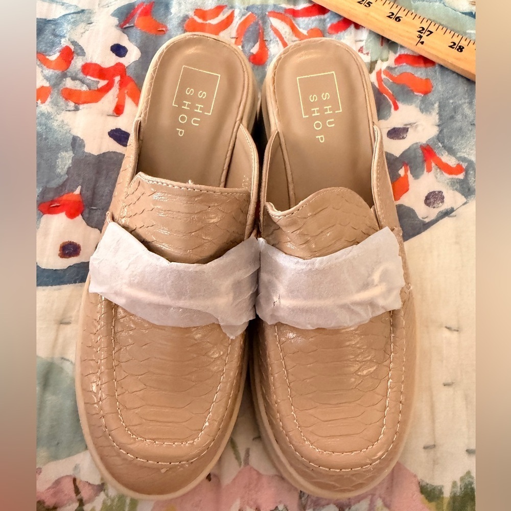 SHUSHOP 7.5 Audra Loafer Mules Slides Clogs NIB Taupe Snake